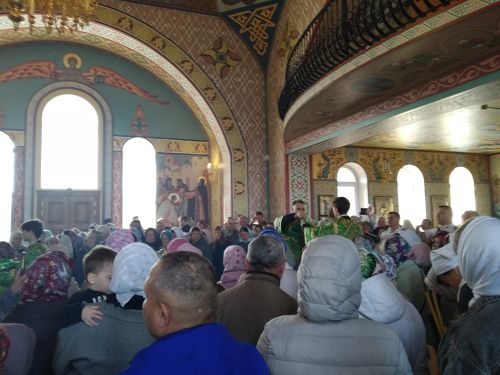 Митрополит Кирилл провёл божественную литургию в Дрожжановском храме