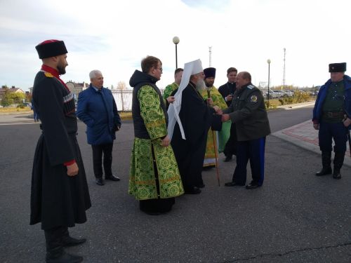 Митрополит Кирилл провёл божественную литургию в Дрожжановском храме