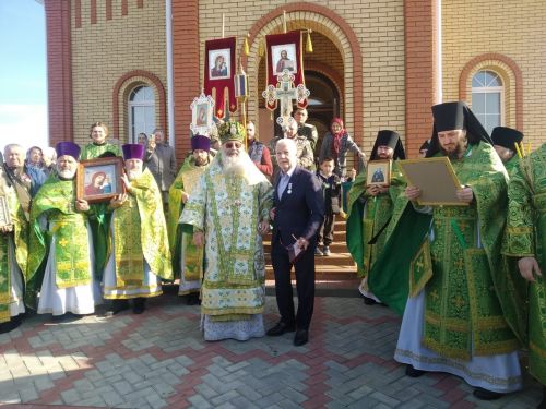 Митрополит Кирилл провёл божественную литургию в Дрожжановском храме