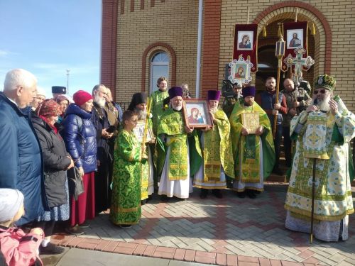 Митрополит Кирилл провёл божественную литургию в Дрожжановском храме