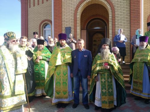 Митрополит Кирилл провёл божественную литургию в Дрожжановском храме