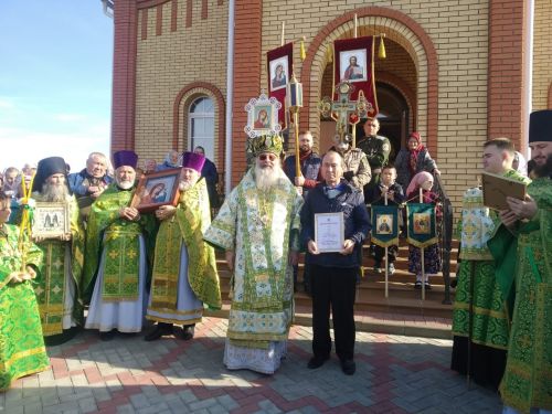 Митрополит Кирилл провёл божественную литургию в Дрожжановском храме