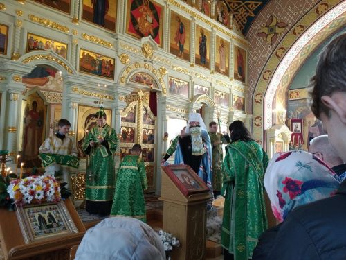 Митрополит Кирилл провёл божественную литургию в Дрожжановском храме