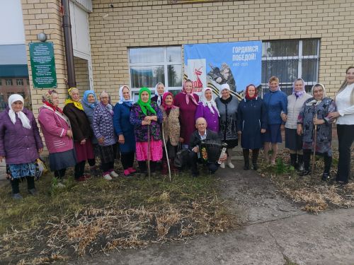 В Новоильмовском сельском доме культуры прошел праздничный концерт для старшего поколения