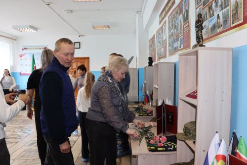 В Алешкин-Саплыкской школе открыли уголки памяти участникам СВО