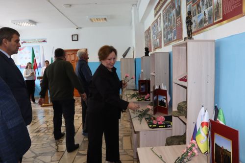 В Алешкин-Саплыкской школе открыли уголки памяти участникам СВО
