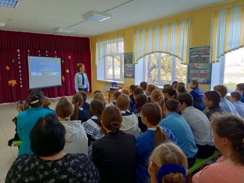 Специалисты БДД и профилактики провели встречу в Новоильмовской школе