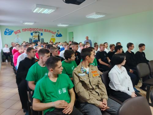 Образование, дороги и развитие: депутат Максим Топилин оценил реализацию программ в Дрожжановском районе
