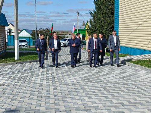 Образование, дороги и развитие: депутат Максим Топилин оценил реализацию программ в Дрожжановском районе