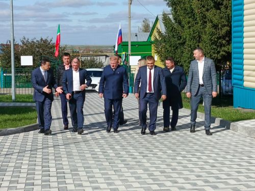 Образование, дороги и развитие: депутат Максим Топилин оценил реализацию программ в Дрожжановском районе
