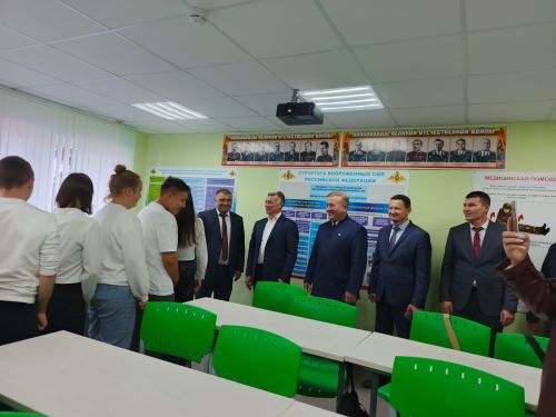Образование, дороги и развитие: депутат Максим Топилин оценил реализацию программ в Дрожжановском районе