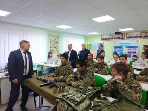 Образование, дороги и развитие: депутат Максим Топилин оценил реализацию программ в Дрожжановском районе