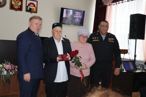 Родным погибших в СВО бойцов из Дрожжановского района вручили ордена Мужества