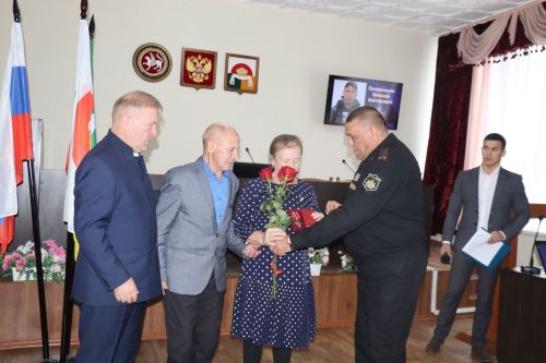 Родным погибших в СВО бойцов из Дрожжановского района вручили ордена Мужества