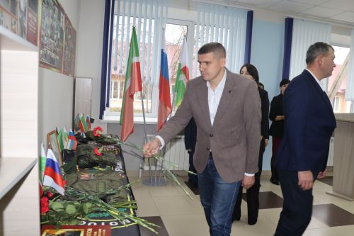 В Марсовской школе Дрожжановского района РТ открыли Мемориал памяти герою СВО