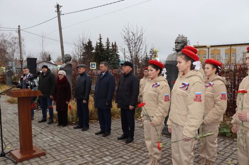 В Дрожжановском районе почтили память Героя Советского Союза Исмагила Хакимова