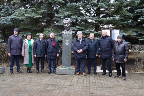 Легендарлӑ ентешӗмӗре асӑнса
