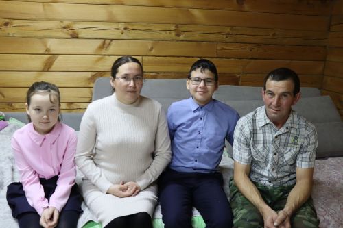 Никӗсӗм, ялăм, тесе пурӑнаҫҫӗ, ӗҫлеҫҫӗ Каюмовсем