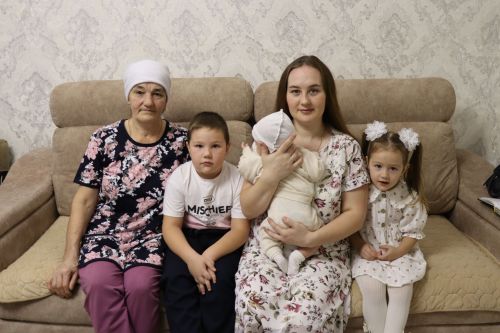 Чүпрәле районы Шланга авылында яшәүче Бурчаклылар - күпбалалы гаилә өчен пособие иясе