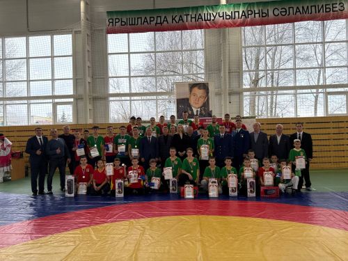 В Дрожжановском районе РТ прошел турнир по «Корэш» памяти Сайфихана Нафиева