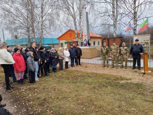 В селе Дуваново Дрожжановского района РТ открыли монумент воинам — участникам специальной военной операции