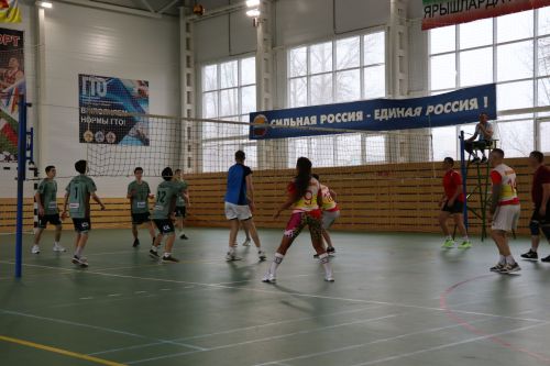 Волейбольный турнир в честь Дня единства и Конституции РТ выявил сильнейших в Дрожжановском районе РТ