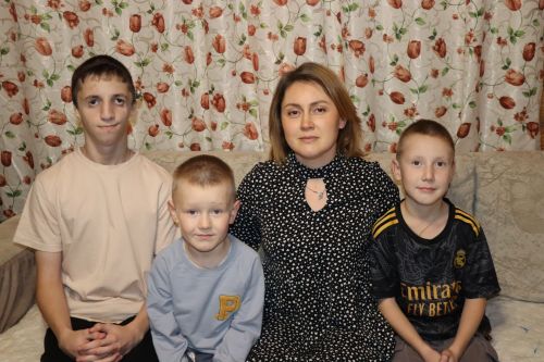 Кивӗ Ҫӗпрел ялӗнче пурӑнакан Олеся Портнова — тӑватӑ ача амӑшӗ.
