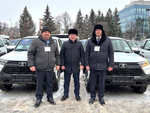 Два сельских поселения из Дрожжановского района получили новые служебные машины