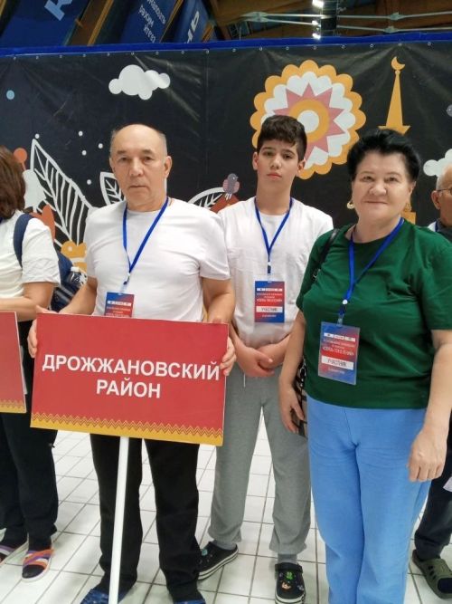 Команда Дрожжановского района успешно выступила на республиканских соревнованиях по плаванию «Связь поколений — 2025»