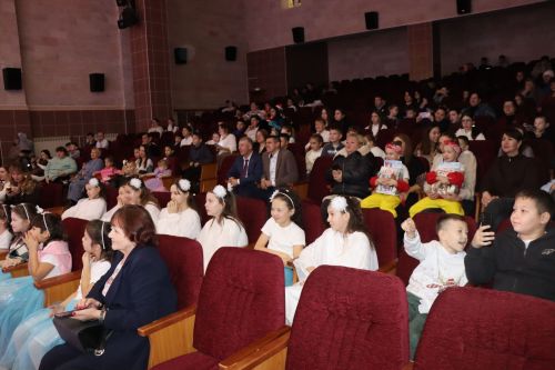 В Дрожжановском районе детям участников СВО вручили новогодние подарки от Раиса Татарстана Рустама Минниханова
