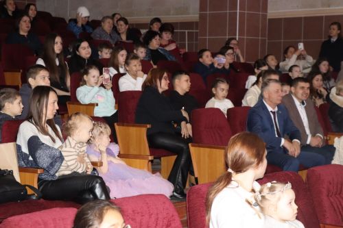 В Дрожжановском районе детям участников СВО вручили новогодние подарки от Раиса Татарстана Рустама Минниханова