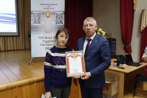 Волонтеры Дрожжановского района провели для получателей соцуслуг мастер-класс по изготовлению окопных свечей