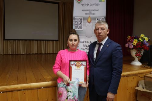 Волонтеры Дрожжановского района провели для получателей соцуслуг мастер-класс по изготовлению окопных свечей