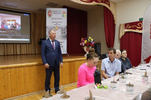 Волонтеры Дрожжановского района провели для получателей соцуслуг мастер-класс по изготовлению окопных свечей
