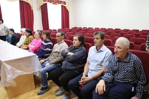 Волонтеры Дрожжановского района провели для получателей соцуслуг мастер-класс по изготовлению окопных свечей
