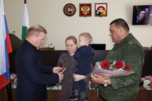 В Дрожжановском районе РТ ордена Мужества передали родным погибших военнослужащих в СВО