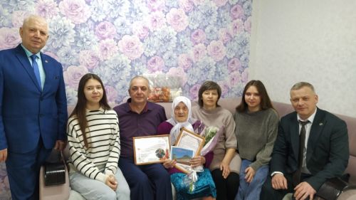 Ветерана редакции газеты «Туган як» Дрожжановского района РТ Суфию Хайруллину поздравили с 95-летним юбилеем