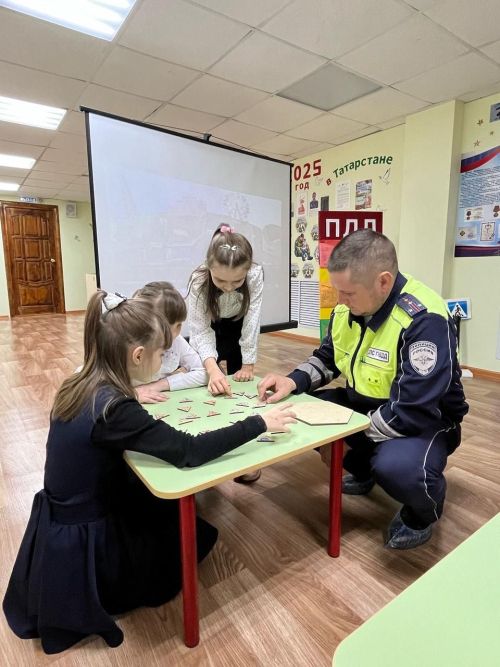 В МБДОУ «Староильмовском детском саду «Солнышко» автоинспекторы провели встречу с воспитанниками
