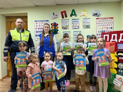 В МБДОУ «Староильмовском детском саду «Солнышко» автоинспекторы провели встречу с воспитанниками