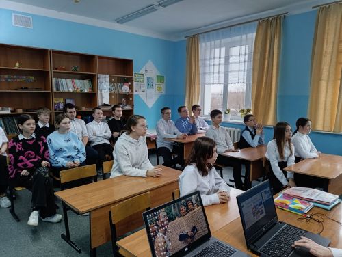 В Чувашско-Дрожжановской средней школе провели неделю английского языка