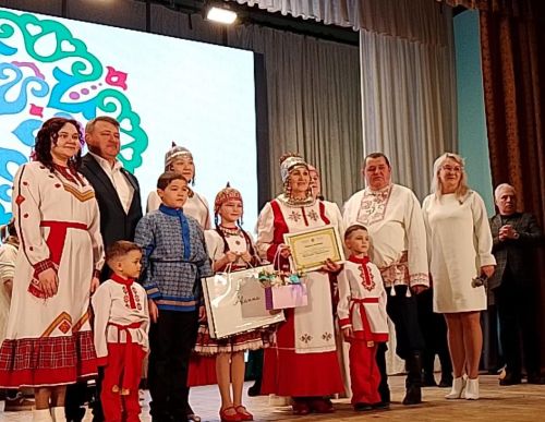 Семья Сердцевых представила родословную на зональном этапе фестиваля «Эхо веков в истории семьи»