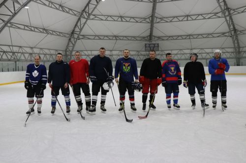 В Дрожжаном определены победители Чемпионата по хоккею среди организаций и учреждений