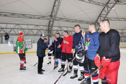 В Дрожжаном определены победители Чемпионата по хоккею среди организаций и учреждений