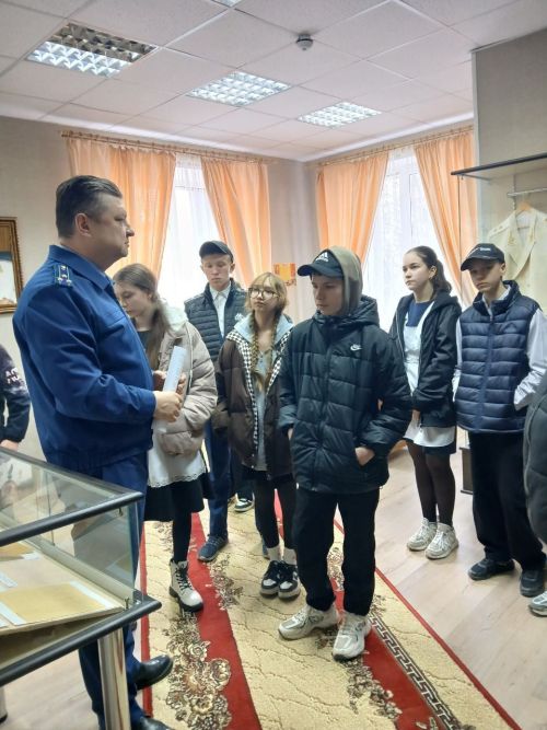 В прокуратуре Дрожжановского района прошла познавательная экскурсия для школьников