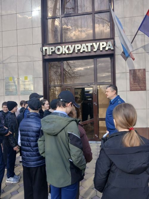 В прокуратуре Дрожжановского района прошла познавательная экскурсия для школьников