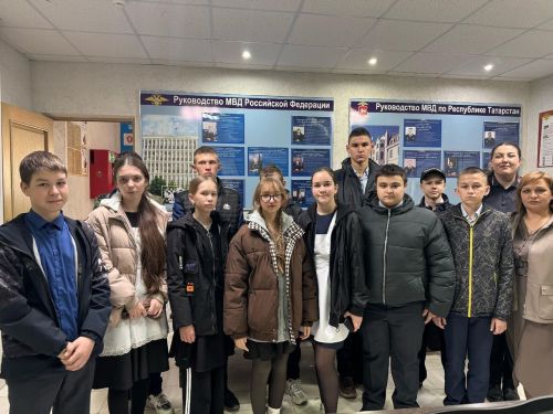 Восьмиклассники побывали на экскурсии в районном отделе полиции
