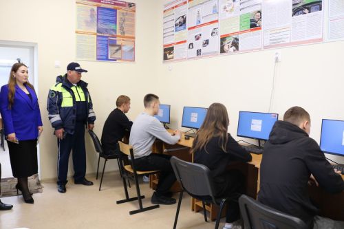 Автомногоборье в Дрожжановском техникуме: знатоки ПДД и мастера руля вышли в республиканский этап
