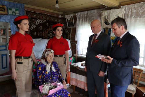 В Дрожжановском районе РТ вручают подарки ветеранам ко Дню Победы