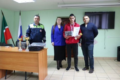 Автомногоборье в Дрожжановском техникуме: знатоки ПДД и мастера руля вышли в республиканский этап