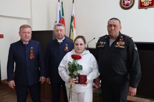 Их мужество бессмертно: в Дрожжановском районе РТ передали ордена и медали героев СВО родным